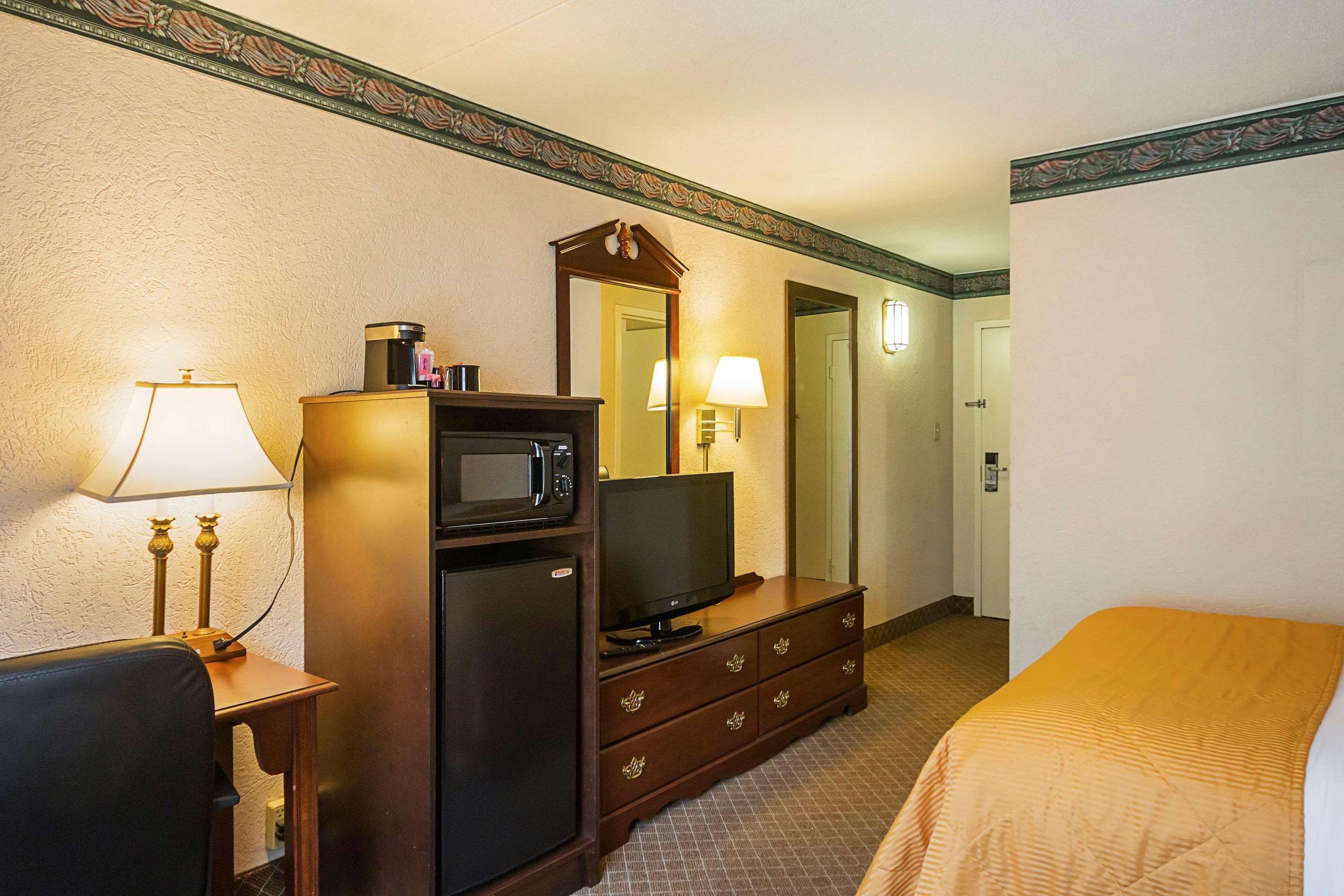 Clarion Inn Fairmont Ngoại thất bức ảnh