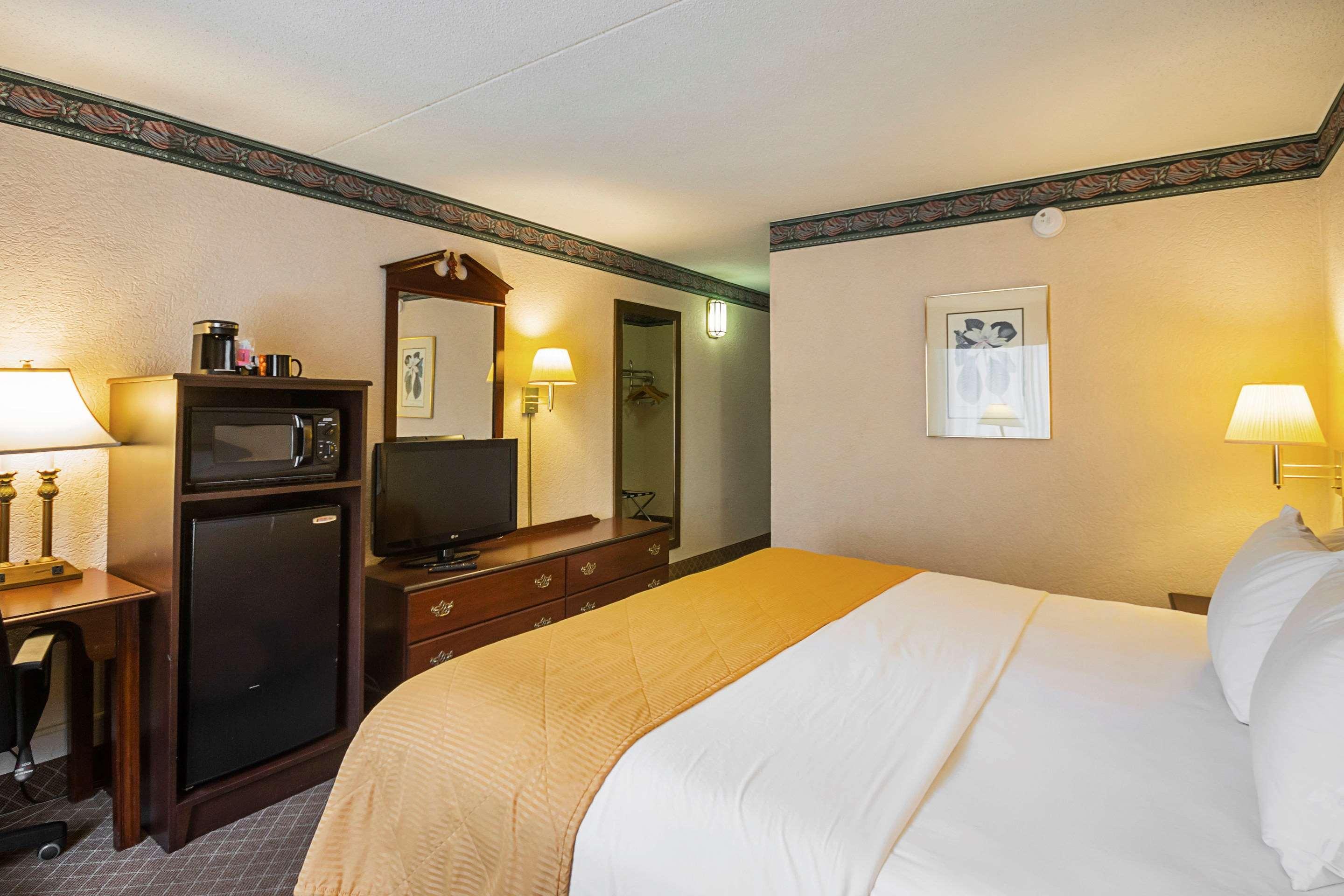 Clarion Inn Fairmont Ngoại thất bức ảnh