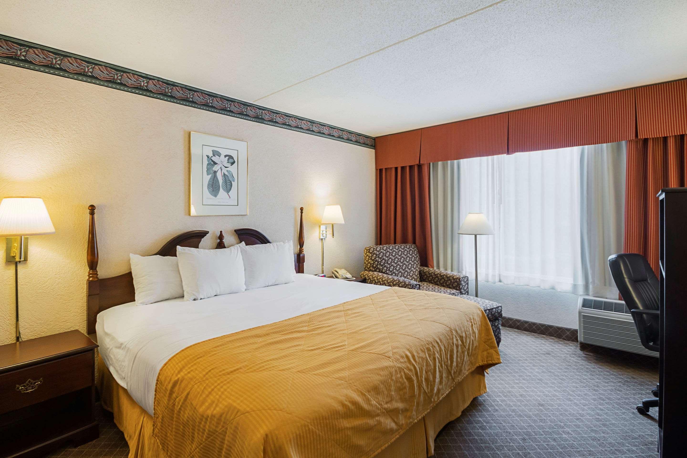 Clarion Inn Fairmont Ngoại thất bức ảnh