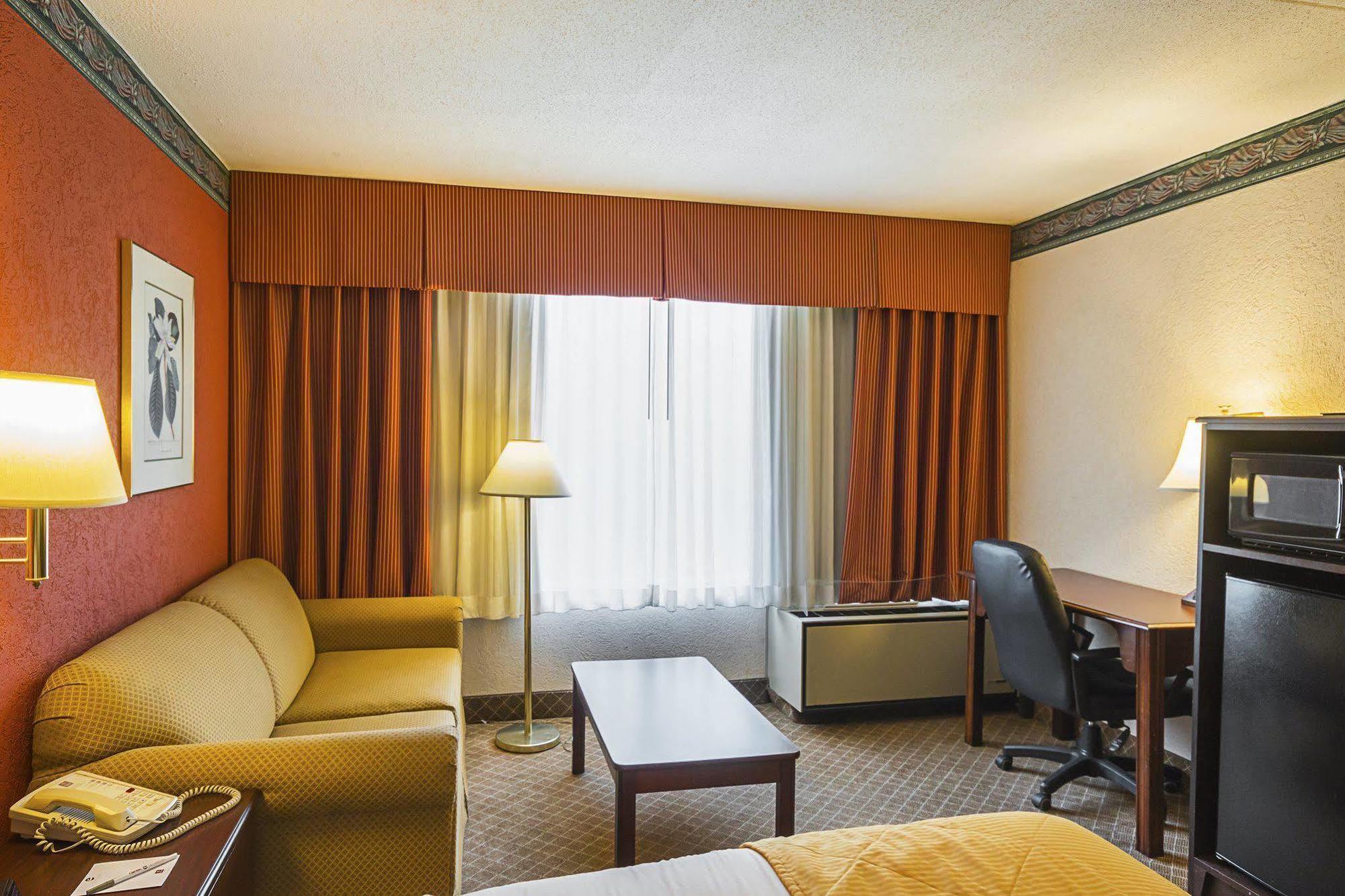 Clarion Inn Fairmont Ngoại thất bức ảnh